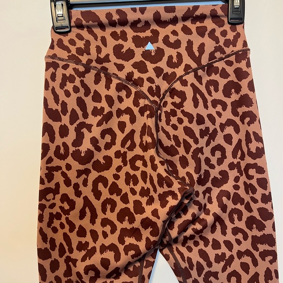Balance Athletica 
The ascent king pant cheetah - Picture 4 of 8